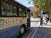 梵魚寺外的公車站